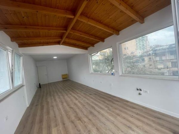 Tirane, jepet me qera zyre Kati 3, 100 m² 1.300 Euro (Sheshi Wilson)