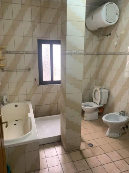 Tirane, jepet me qera shtepi 2+1+BLK Kati 3, 120 m² 40.000 Leke (Don Bosko)
