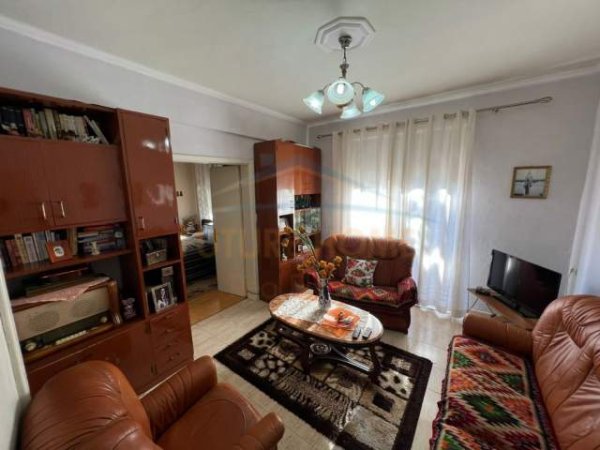 Korce, shitet apartament 3+1 Kati 2, 94 m² 70.000 Euro (Pedonale)