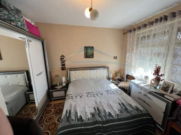 Korce, shitet apartament 3+1 Kati 2, 94 m² 70.000 Euro (Pedonale)
