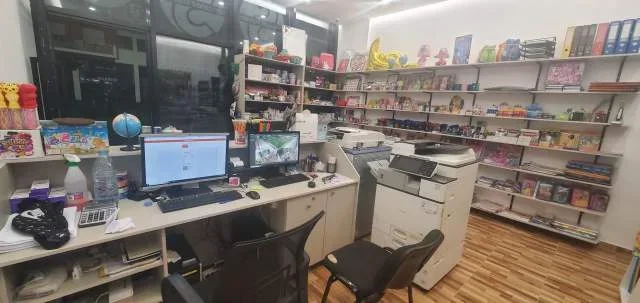 Tirane, SHITET BIZNESI KANCELARI + EASYPAY, Kati 0, 37 m² 1.500.000 Leke (KOMPLEKSI GOLDEN PARK / Bedri Karapici)