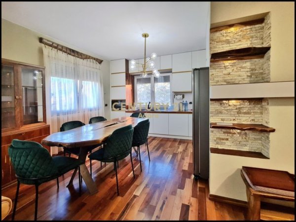 Tirane, jepet me qera apartament duplex 2+1+Aneks+Ballkon Kati 3, 114 m² 600 € (Kopshti Botanik)