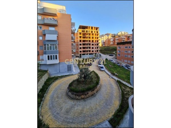 Tirane, jepet me qera apartament duplex 2+1+Aneks+Ballkon Kati 3, 114 m² 600 € (Kopshti Botanik)