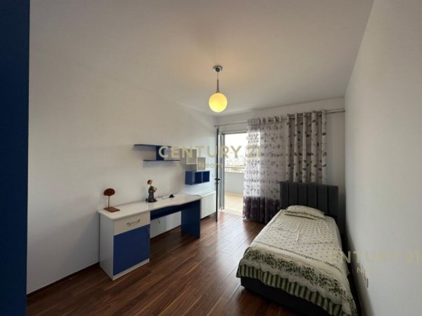 Tirane, jepet me qera apartament 2+1+Aneks+Ballkon Kati 5, 100 m² 650 € (Liqeni i Thate)