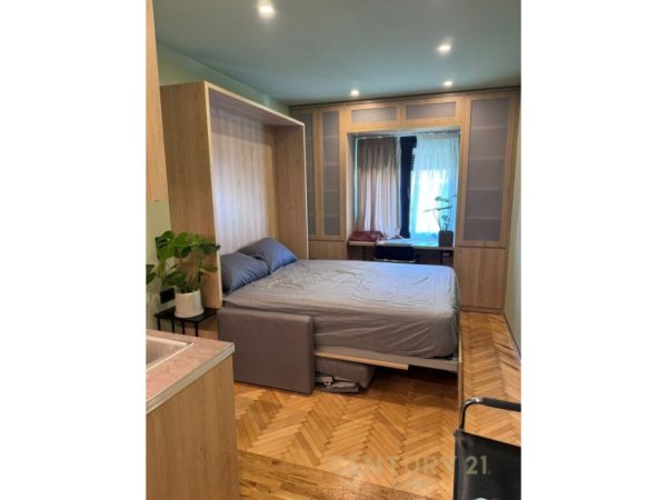 Tirane, jepet me qera apartament 1+1+Aneks+Ballkon Kati 4, 30 m² 800 € (Blloku)