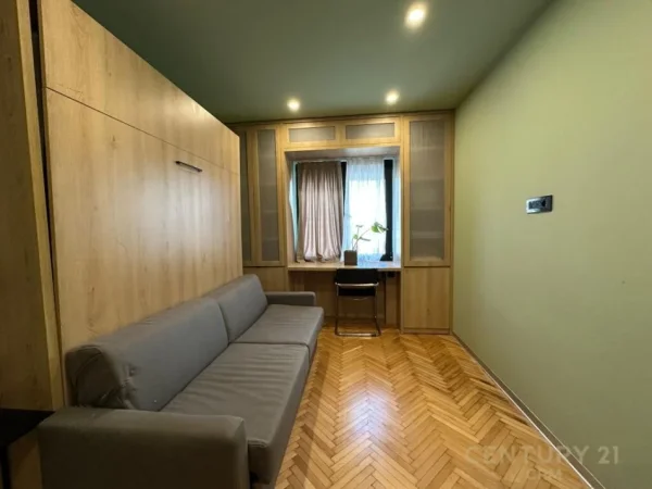 Tirane, jepet me qera apartament 1+1+Aneks+Ballkon Kati 4, 30 m² 800 € (Blloku)