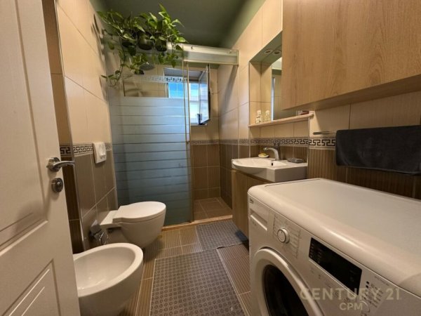Tirane, jepet me qera apartament 1+1+Aneks+Ballkon Kati 4, 30 m² 800 € (Blloku)