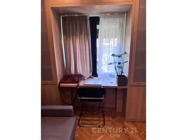 Tirane, jepet me qera apartament 1+1+Aneks+Ballkon Kati 4, 30 m² 800 € (Blloku)