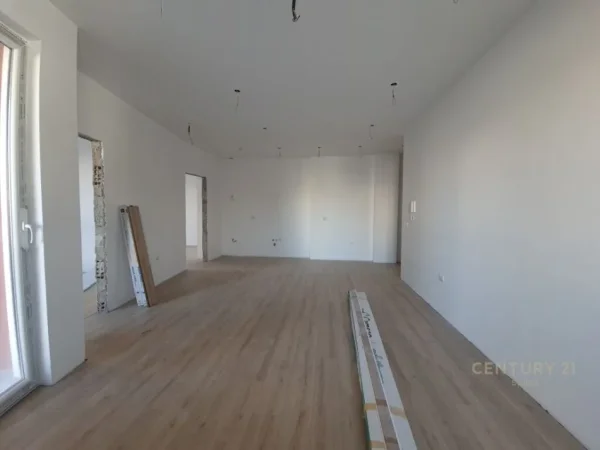 Tirane, jepet me qera apartament 2+1+Aneks+Ballkon Kati 1, 97 m² 700 € (Ambasada Amerikane)