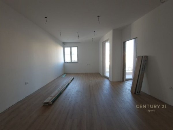 Tirane, jepet me qera apartament 2+1+Aneks+Ballkon Kati 1, 97 m² 700 € (Ambasada Amerikane)