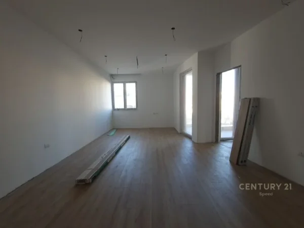 Tirane, jepet me qera apartament 2+1+Aneks+Ballkon Kati 1, 97 m² 700 € (Ambasada Amerikane)