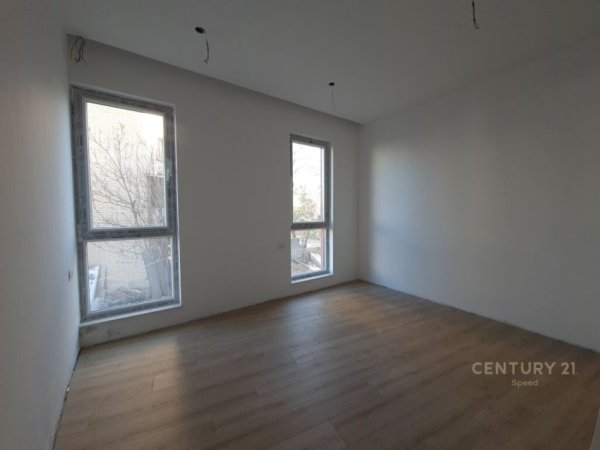 Tirane, jepet me qera apartament 2+1+Aneks+Ballkon Kati 1, 97 m² 700 € (Ambasada Amerikane)