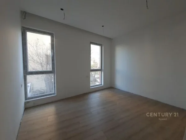 Tirane, jepet me qera apartament 2+1+Aneks+Ballkon Kati 1, 97 m² 700 € (Ambasada Amerikane)