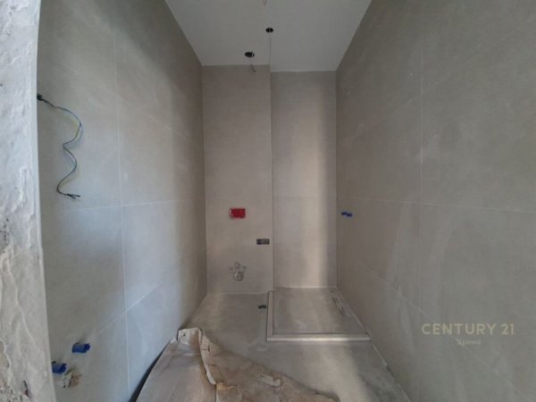 Tirane, jepet me qera apartament 2+1+Aneks+Ballkon Kati 1, 97 m² 700 € (Ambasada Amerikane)