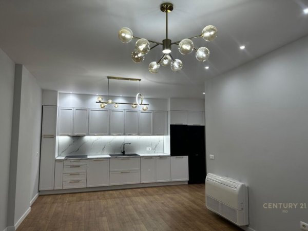 Tirane, jepet me qera apartament 3+1+Aneks+Ballkon Kati 6, 114 m² 600 € (Porcelan)