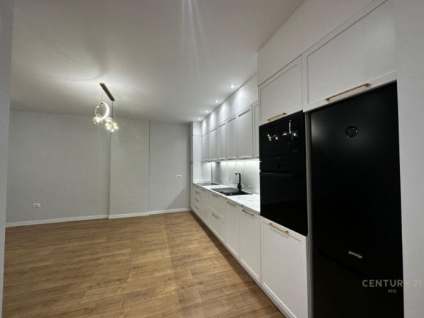 Tirane, jepet me qera apartament 3+1+Aneks+Ballkon Kati 6, 114 m² 600 € (Porcelan)