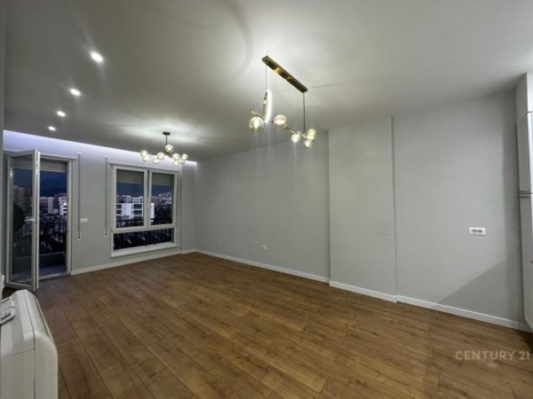 Tirane, jepet me qera apartament 3+1+Aneks+Ballkon Kati 6, 114 m² 600 € (Porcelan)