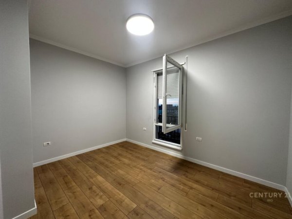 Tirane, jepet me qera apartament 3+1+Aneks+Ballkon Kati 6, 114 m² 600 € (Porcelan)