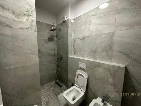Tirane, jepet me qera apartament 3+1+Aneks+Ballkon Kati 6, 114 m² 600 € (Porcelan)