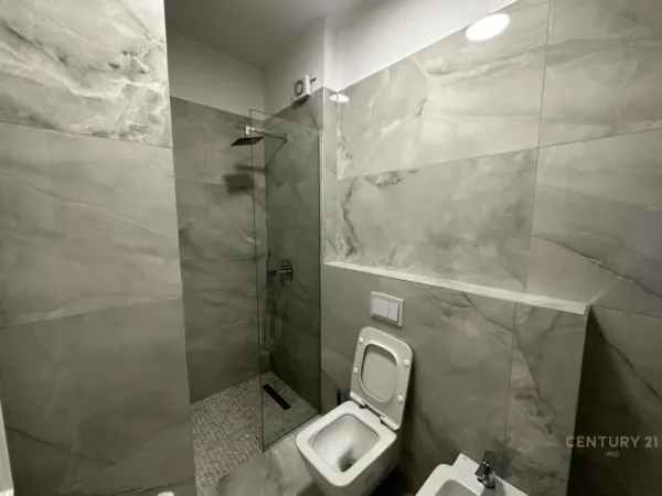 Tirane, jepet me qera apartament 3+1+Aneks+Ballkon Kati 6, 114 m² 600 € (Porcelan)