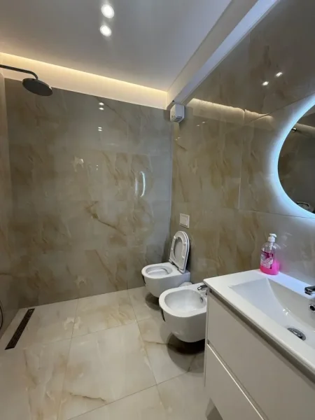 Tirane, jepet me qera apartament 2+1+Aneks+Ballkon Kati 5, 87 m² 750 € (ali demi)