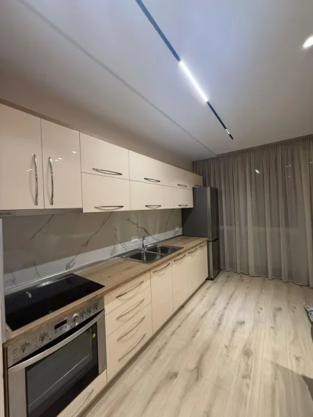 Tirane, jepet me qera apartament 2+1+Aneks+Ballkon Kati 5, 87 m² 750 € (ali demi)