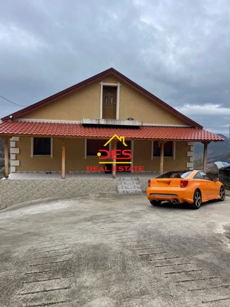 Elbasan, shitet shtepi 3+1+Ballkon Kati 0, 142 m² 70.000 € (Tërbaç, Elbasan)