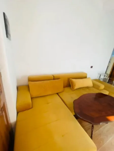 Tirane, jepet me qera shtepi 1+1 Kati 2, 40 m² 330 € (S)