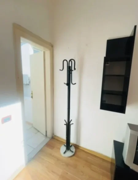 Tirane, jepet me qera shtepi 1+1 Kati 2, 40 m² 330 € (S)