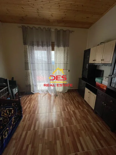 Elbasan, shitet shtepi 3+1+Ballkon Kati 0, 142 m² 70.000 € (Tërbaç, Elbasan)