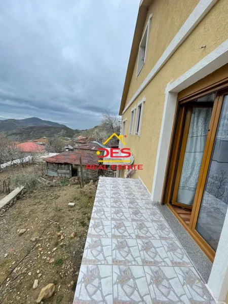 Elbasan, shitet shtepi 3+1+Ballkon Kati 0, 142 m² 70.000 € (Tërbaç, Elbasan)