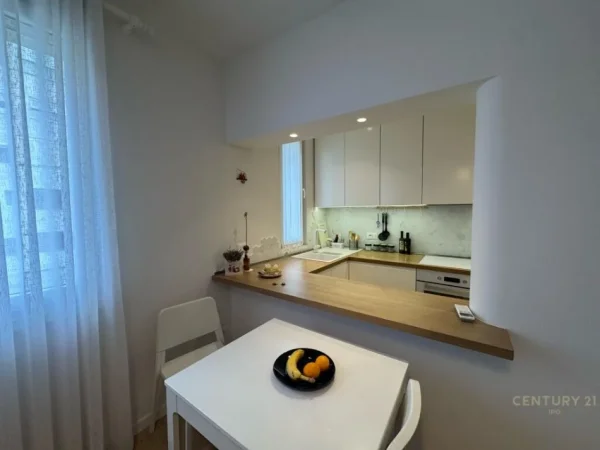 Tirane, jepet me qera apartament 1+1+Aneks+Ballkon Kati 4, 58 m² 650 € (Myslym Shyri)