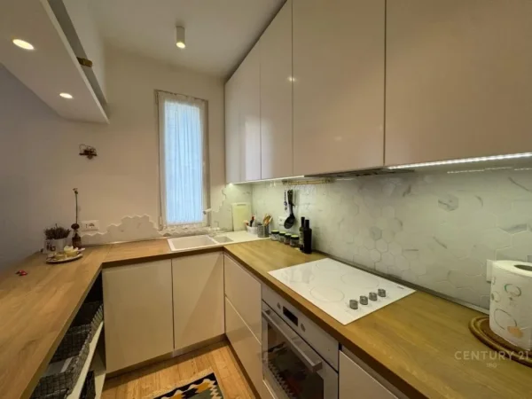 Tirane, jepet me qera apartament 1+1+Aneks+Ballkon Kati 4, 58 m² 650 € (Myslym Shyri)