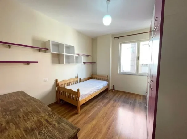 Tirane, jepet me qera 2+1+Ballkon , 550 € (Rruga Tom Plezha)