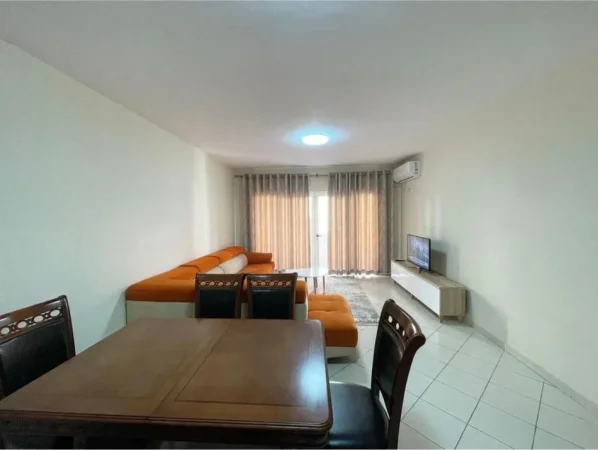 Tirane, jepet me qera 2+1+Ballkon , 550 € (Rruga Tom Plezha)