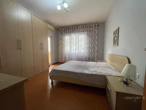 Tirane, jepet me qera apartament 2+1+Aneks+Ballkon Kati 1, 117 m² 600 € (Kopeshtit Zoologjik)