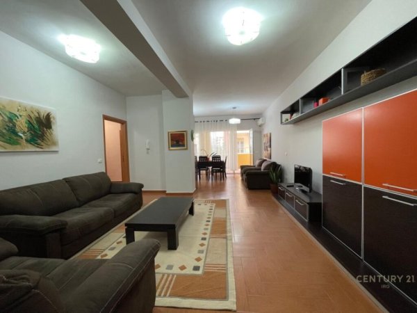 Tirane, jepet me qera apartament 2+1+Aneks+Ballkon Kati 1, 117 m² 600 € (Kopeshtit Zoologjik)