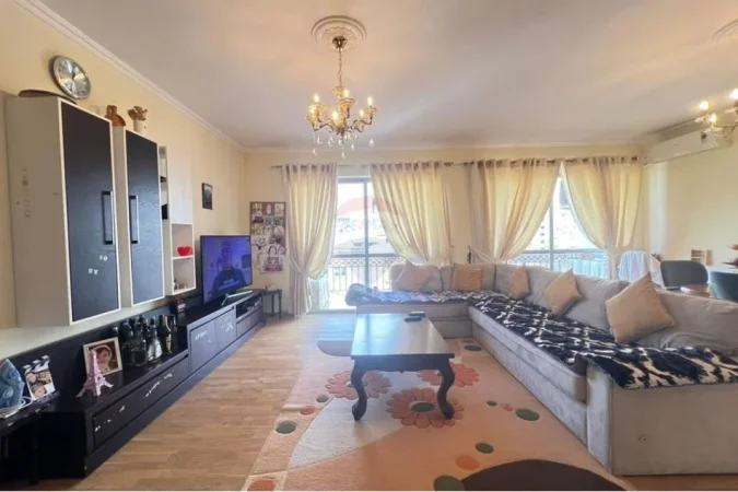 Tirane, shitet apartament 2+1+Aneks+Ballkon Kati 8, 132 m² 325.000 € (Rruga Fortuzi)