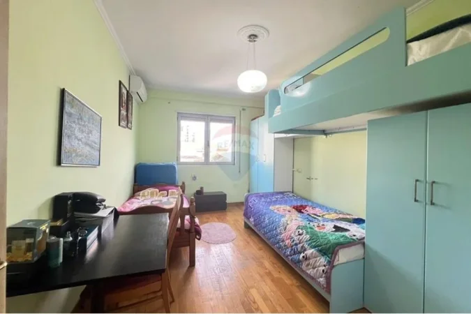Tirane, shitet apartament 2+1+Aneks+Ballkon Kati 8, 132 m² 325.000 € (Rruga Fortuzi)