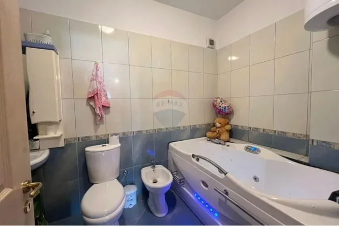 Tirane, shitet apartament 2+1+Aneks+Ballkon Kati 8, 132 m² 325.000 € (Rruga Fortuzi)