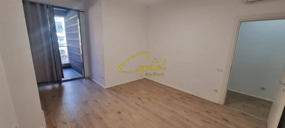 Tirane, jepet me qera zyre Kati 4, 120 m² 1.400 € (ISH BLLOKU)