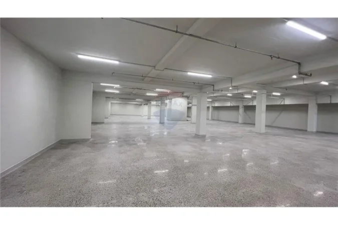 Tirane, jepet me qera ambjent biznesi Kati 2, 3.000 m² 15.000 € (Kashar)