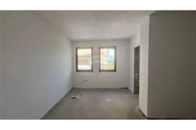 Tirane, shitet apartament 1+1+Ballkon Kati 2, 79 m² 103.000 € (Loni Ligori)