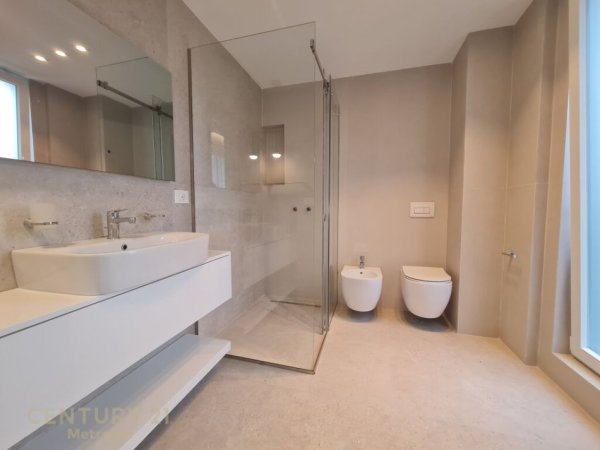 Tirane, jepet me qera Vile 2 Katshe Kati 2, 306 m² 3.500 € (TEG)