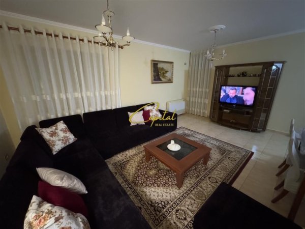 Tirane, jepet me qera apartament 2+1 Kati 5, 100 m² 1.000 € (ISH BLLOKU)