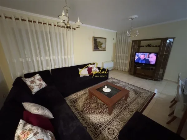 Tirane, jepet me qera apartament 2+1 Kati 5, 100 m² 1.000 € (ISH BLLOKU)