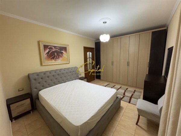 Tirane, jepet me qera apartament 2+1 Kati 5, 100 m² 1.000 € (ISH BLLOKU)