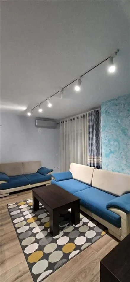 Tirane, jepet me qera apartament 2+1+Ballkon Kati 3, 85 m² 650 € (21 DHJETORI)