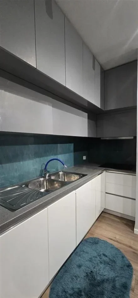 Tirane, jepet me qera apartament 2+1+Ballkon Kati 3, 85 m² 650 € (21 DHJETORI)