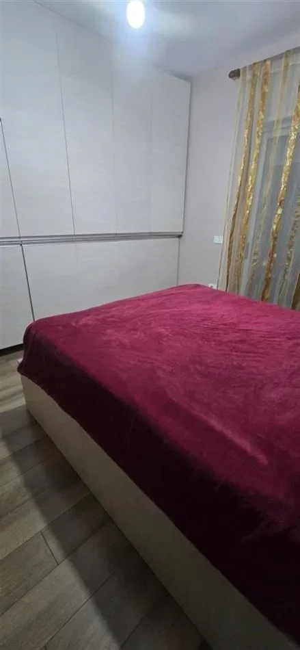 Tirane, jepet me qera apartament 2+1+Ballkon Kati 3, 85 m² 650 € (21 DHJETORI)